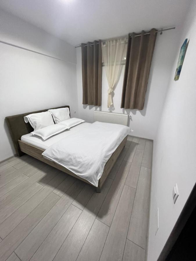 The Bliss Apartment Ramnicu Valcea Exterior photo